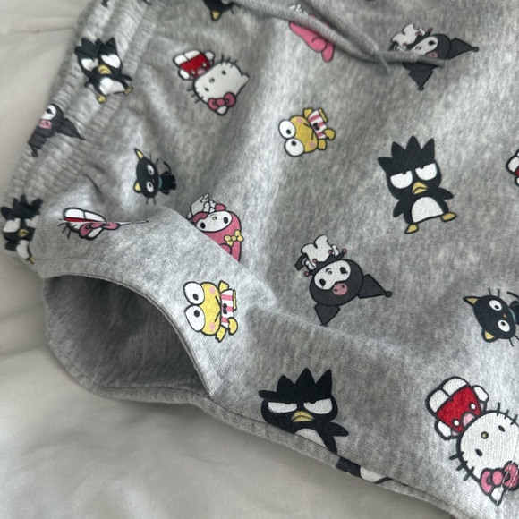 🔥Sold🔥Grey Hello kitty sweat shorts - Picture 6 of 8